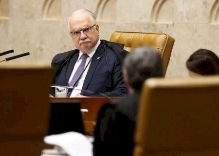 Fachin suspende decis&otilde;es de Mendon&ccedil;a e Dino sobre diretor da PF