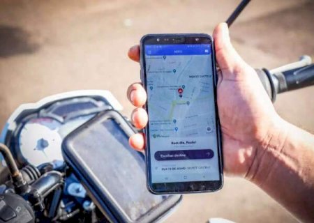 “Só corria chorando na rua”, diz jovem que pulou de moto para fugir de motorista
