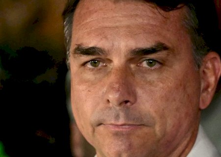 Flávio Bolsonaro foge para os EUA após descumprir ordem de Moraes
