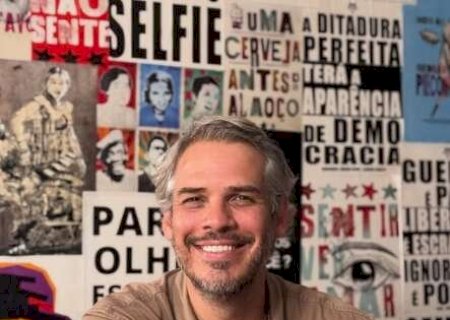 Estado elege primeiro deputado gay com bandeiras LGBT+ na Assembleia