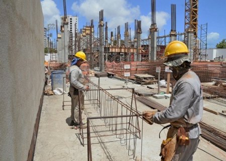 Trabalhadores da construção pesada discute greve em 11 municípios de MS