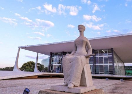 Homem é retirado do STF após tentar entrar dizendo ser 'imperador'