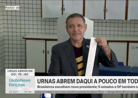 Presidente do TSE, Nunes Marques acompanha abertura de sessão e vota em Brasília