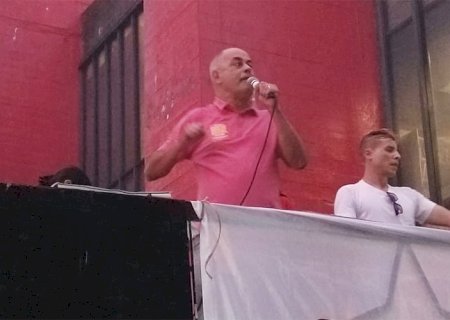 Ex-fundador do PT diz que metade dos metalúrgicos do ABC vai votar em Flávio Bolsonaro