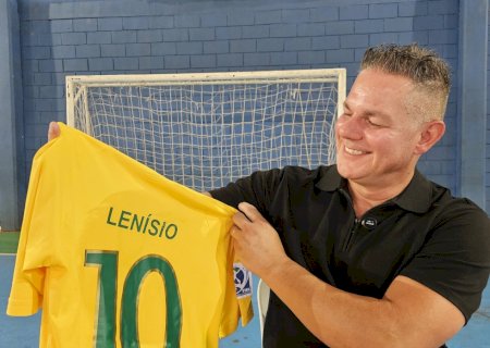Campeão mundial usa lições do futsal para mudar de profissão