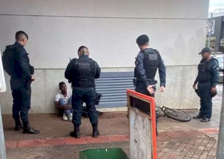 Após tentativa de roubo, suspeito fica “moscando” e acaba levado à delegacia