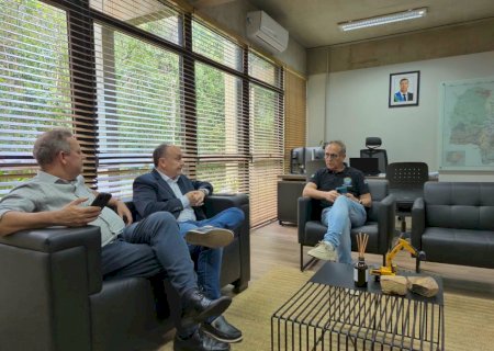 Clóvis do Banco e Fernando Pigari cobram providências urgentes para recuperação da MS-473 e tratam de obras em Taquarussu
