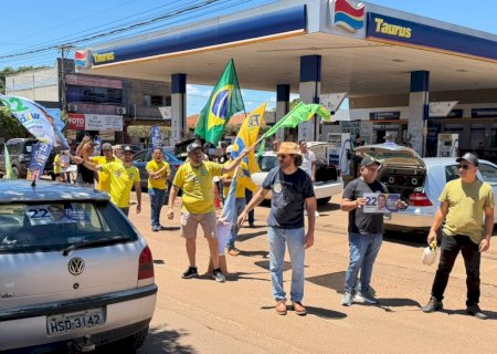 Adesivaço em apoio a Flávio Bolsonaro reúne mais de 200 veículos em Batayporã