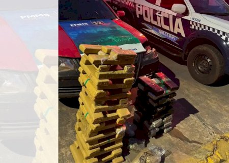 Motorista foge por 10 quilômetros e abandona carro com drogas na BR-060