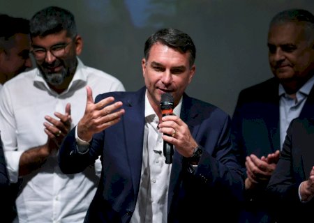 Interlocutores de Flávio Bolsonaro procuram Gilmar Mendes e discutem relação com STF em caso de vitória