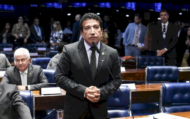 Técnica de enfermagem diz ter sido agredida por Magno Malta em hospital; senador nega