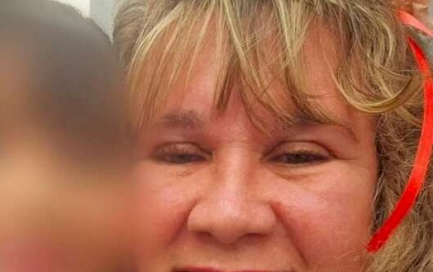 Em silêncio, familiares se despedem da 16ª vítima de feminicídio do ano