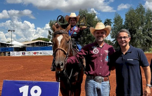 Jovem talento de Nova Andradina brilha na Expo Grande e conquista bicampeonato nos três tambores