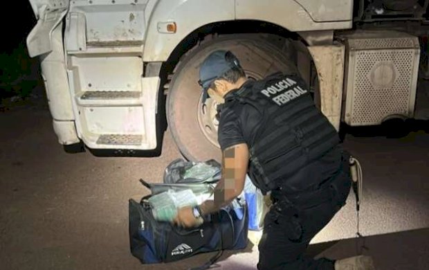Homem é preso com cocaína escondida em carga de minério
